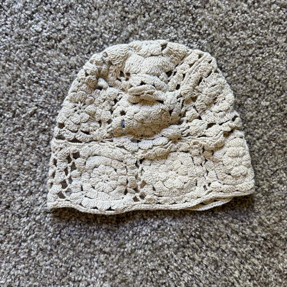 Free People x Rahi Sadie Crochet Bucket Hat NWOT Oatmeal - Picture 2 of 5